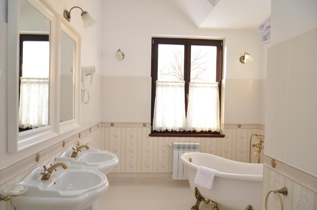 Chateau Royal Hotel Berezovka  Habitación foto