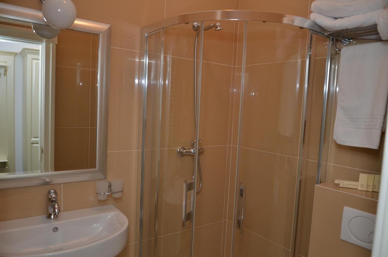 Chateau Royal Hotel Berezovka  Habitación foto