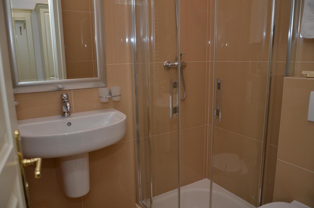 Chateau Royal Hotel Berezovka  Habitación foto